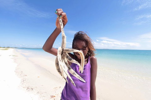 Gay-Wu Woman's 5 Day Yolngu Homeland Tour - Restaurant Darwin 3