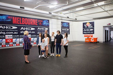 Melbourne Sports Experience + Free MCG Tour - Restaurant Darwin 5