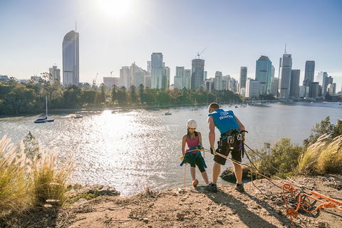 Abseiling The Kangaroo Point Cliffs In Brisbane - Restaurant Darwin 1