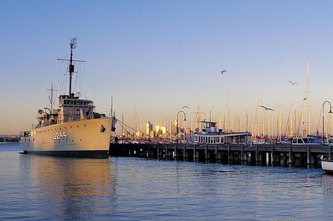 Melbourne City And Williamstown Ferry Cruise - Restaurant Darwin 4