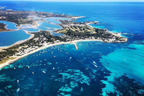 Wave Rock, Pinnacles And Rottnest One Day Aeroplane Tour - Restaurant Darwin 3