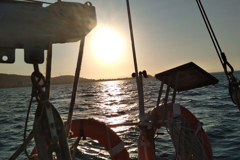 Townsville Private Hire Sunset Sail Sailing Cruise Boat Tour Charter Experience - Restaurant Darwin 4