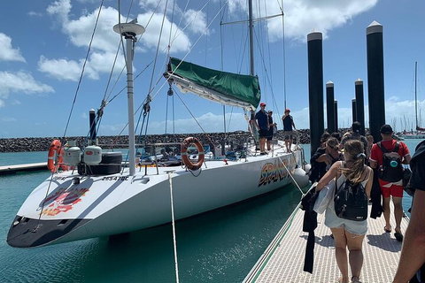 2-Night Whitsundays Sailing Cruise Incl. Whitehaven Beach & Great Barrier Reef - Restaurant Darwin 0