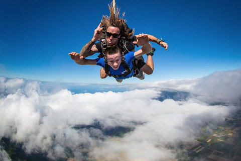 Reef And Rainforest Tandem Sky Dive In Cairns - Restaurant Darwin 0