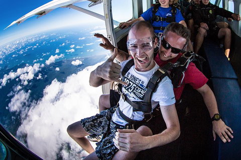 Reef And Rainforest Tandem Sky Dive In Cairns - Restaurant Darwin 2
