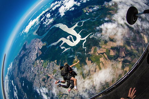 Reef And Rainforest Tandem Sky Dive In Cairns - Restaurant Darwin 5