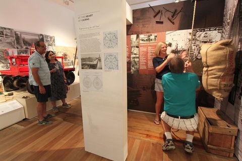 Cairns Aquarium And Small Group City Sightseeing Tour - Restaurant Darwin 1