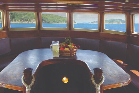 2 Night Whitsunday Islands Cruise On New Horizon From Airlie Beach - Restaurant Darwin 0