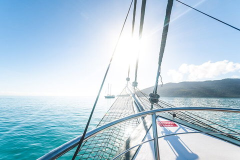 2 Night Whitsunday Islands Cruise On New Horizon From Airlie Beach - Restaurant Darwin 2