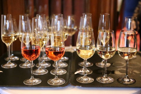 Yarra Valley Private Car Winery Tour And Chocolate.1-7 Passengers One Car Price - Restaurant Darwin 3