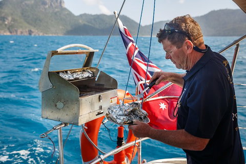 2-Night Cabin Charter Aboard Cruising Yacht Milady - Restaurant Darwin 5