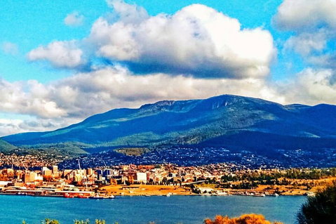 Hobart Half-Day Sightseeing Coach Tram Tour - Restaurant Darwin 2
