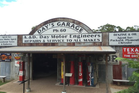 Private Tour To Paronella Park, Historic Village Herberton And Wild Life Wallaby - Restaurant Darwin 3