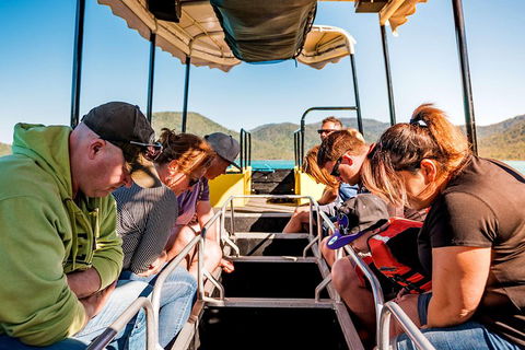 Airlie Beach Glass Bottom Boat Tour - Restaurant Darwin 0